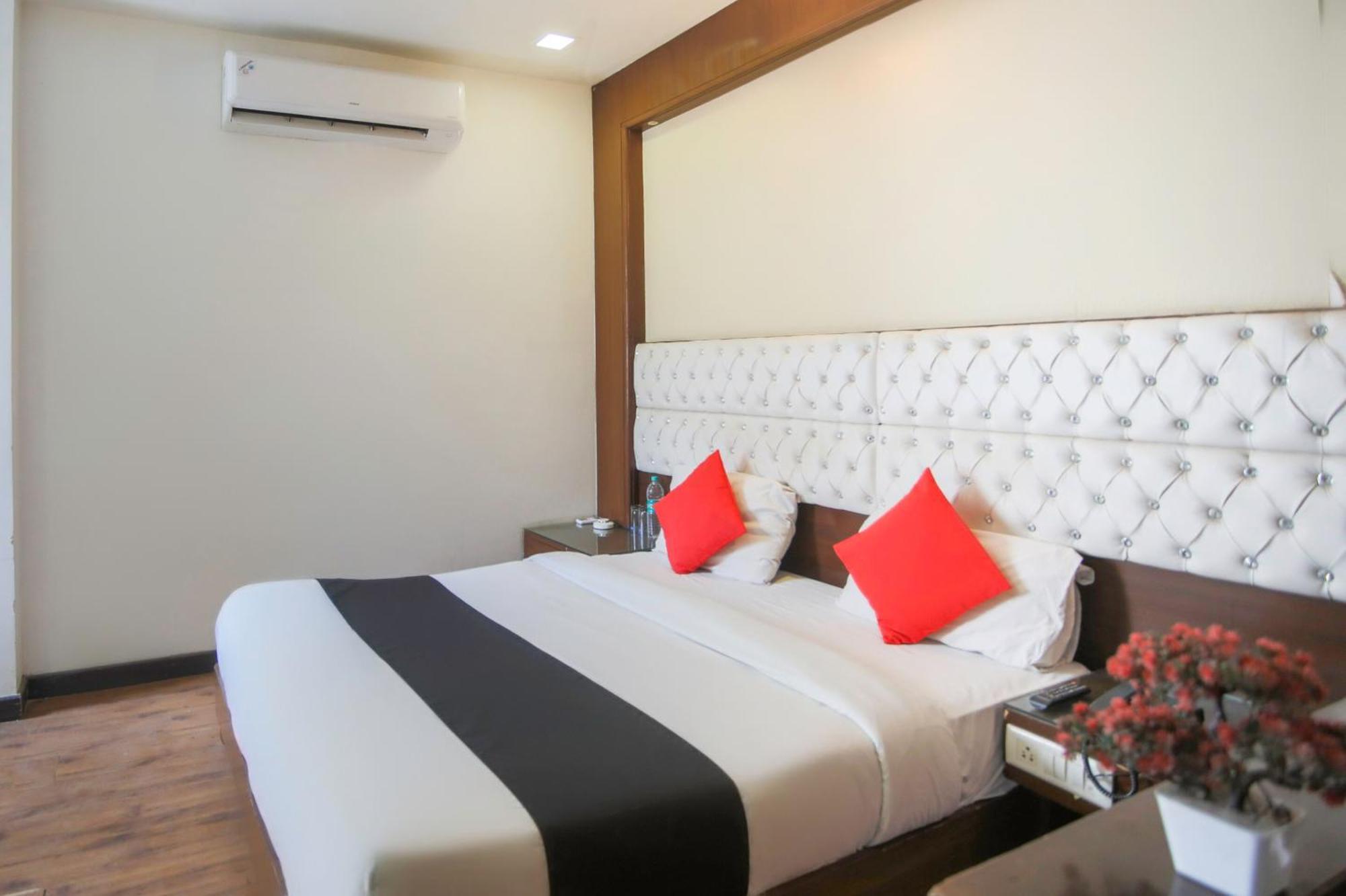 Hotel O Parktel Indirapuram Exteriér fotografie