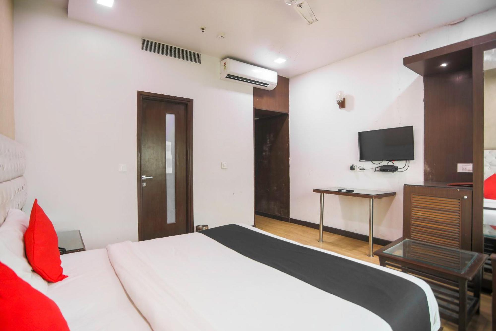 Hotel O Parktel Indirapuram Exteriér fotografie