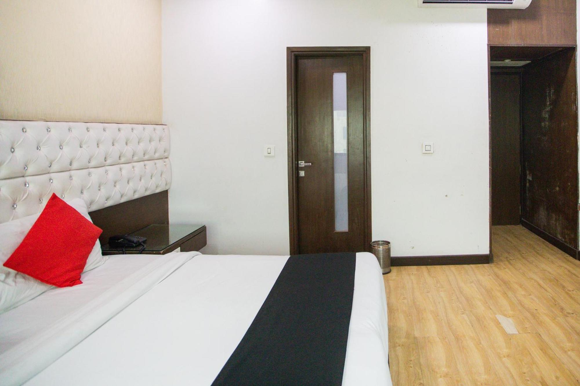 Hotel O Parktel Indirapuram Exteriér fotografie