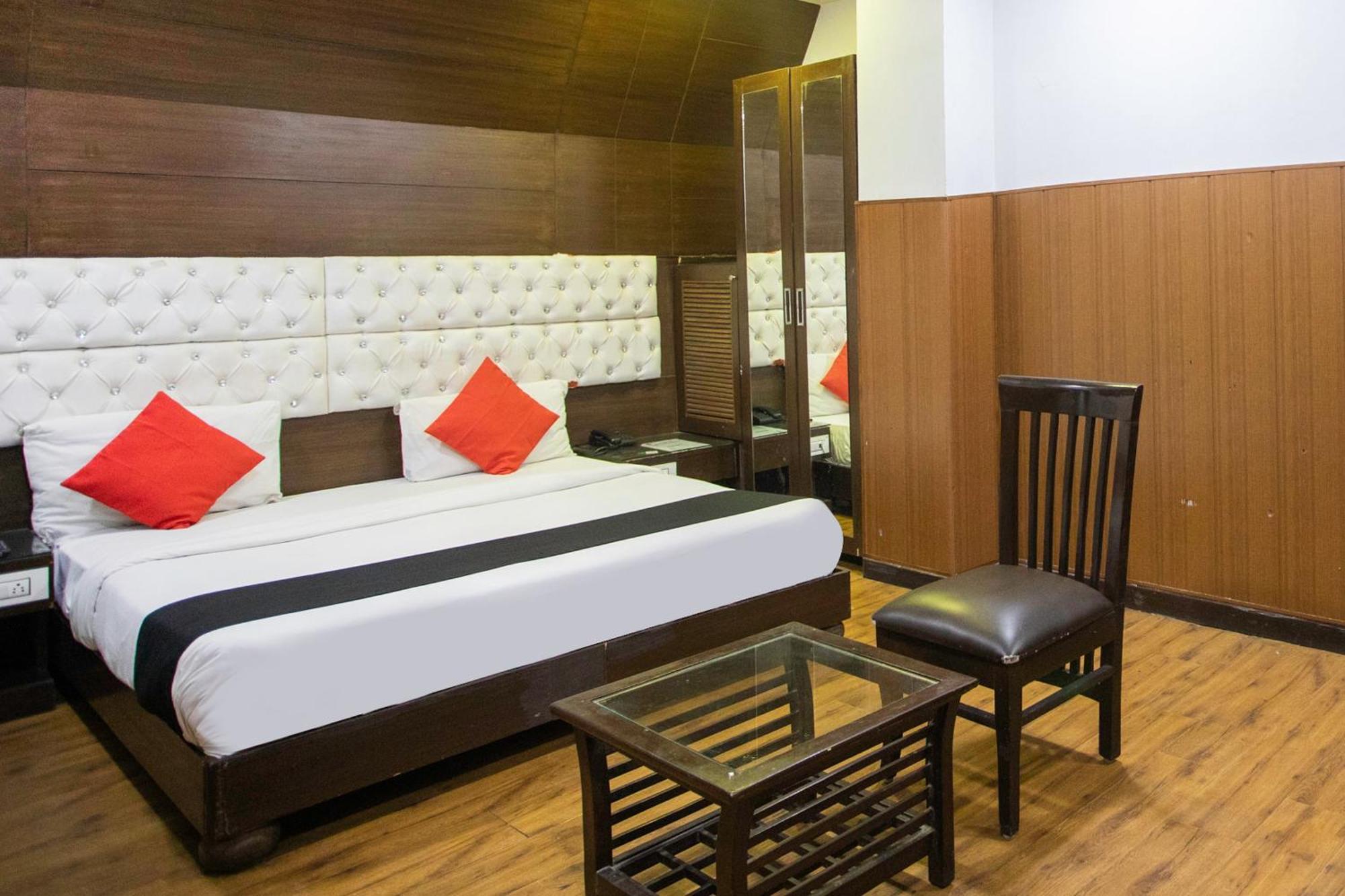 Hotel O Parktel Indirapuram Exteriér fotografie