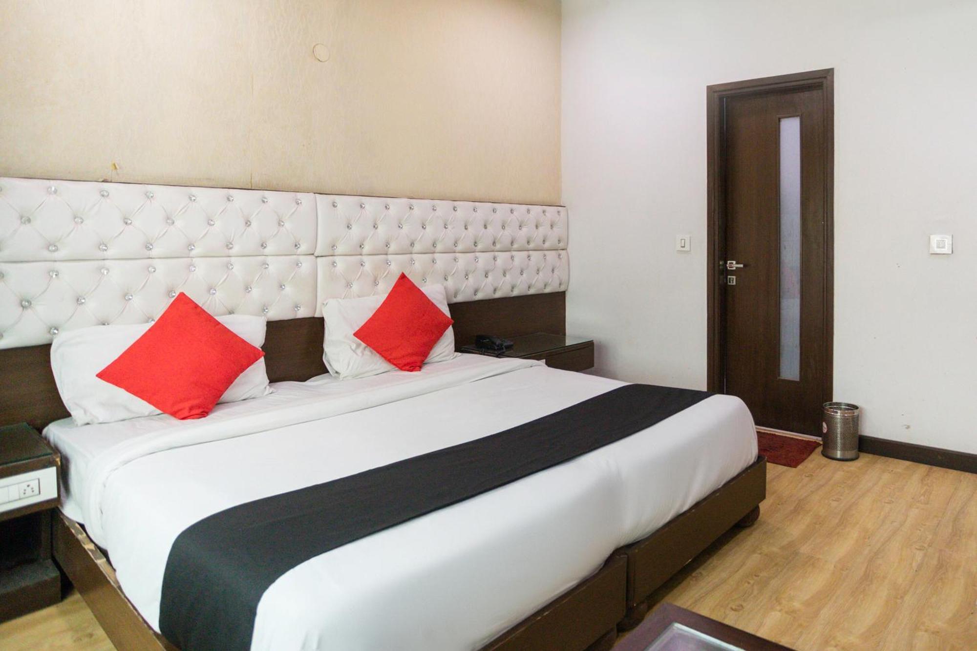 Hotel O Parktel Indirapuram Exteriér fotografie