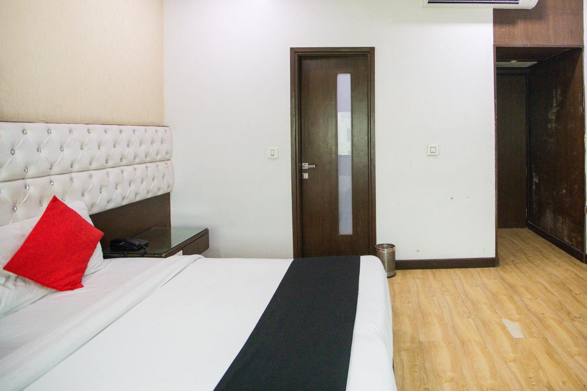 Hotel O Parktel Indirapuram Exteriér fotografie